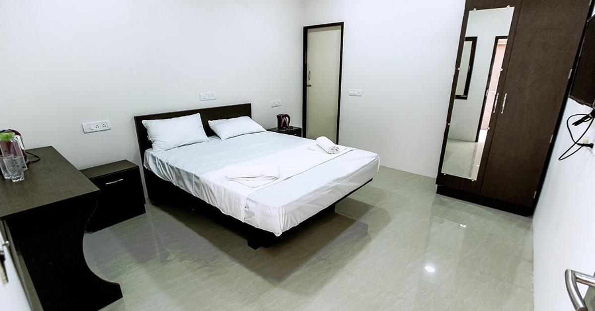 Indra Regency Hotel Thiruttani Buitenkant foto